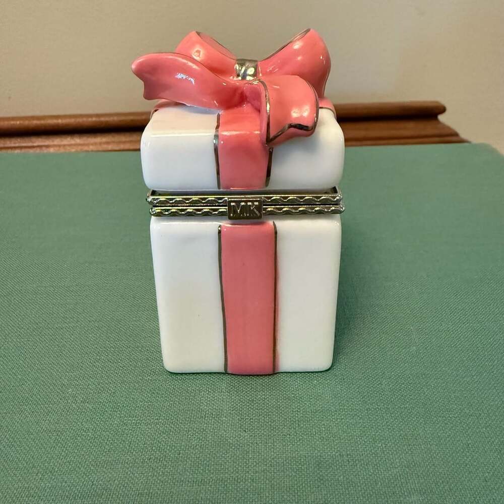 Mary Kay Ceramic Gift Box Trinket Box With Birthday Cake